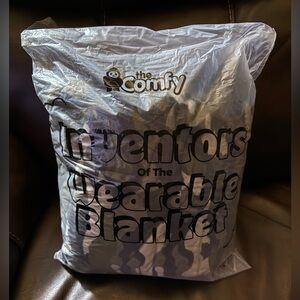 NWOT THE COMFY | Oversized Light Microfiber Wearable Blanket, One Size Fits All